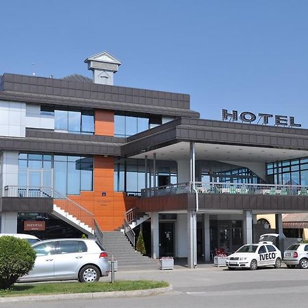 Hotel Kole Cacak Exterior photo